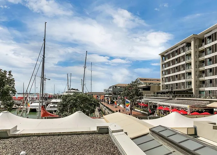 Ultimate Outdoor-Living Urban Getaway! 1 Carpark