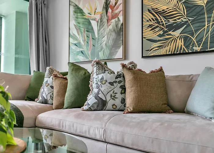 Ultimate Outdoor-Living Urban Getaway! 1 Carpark